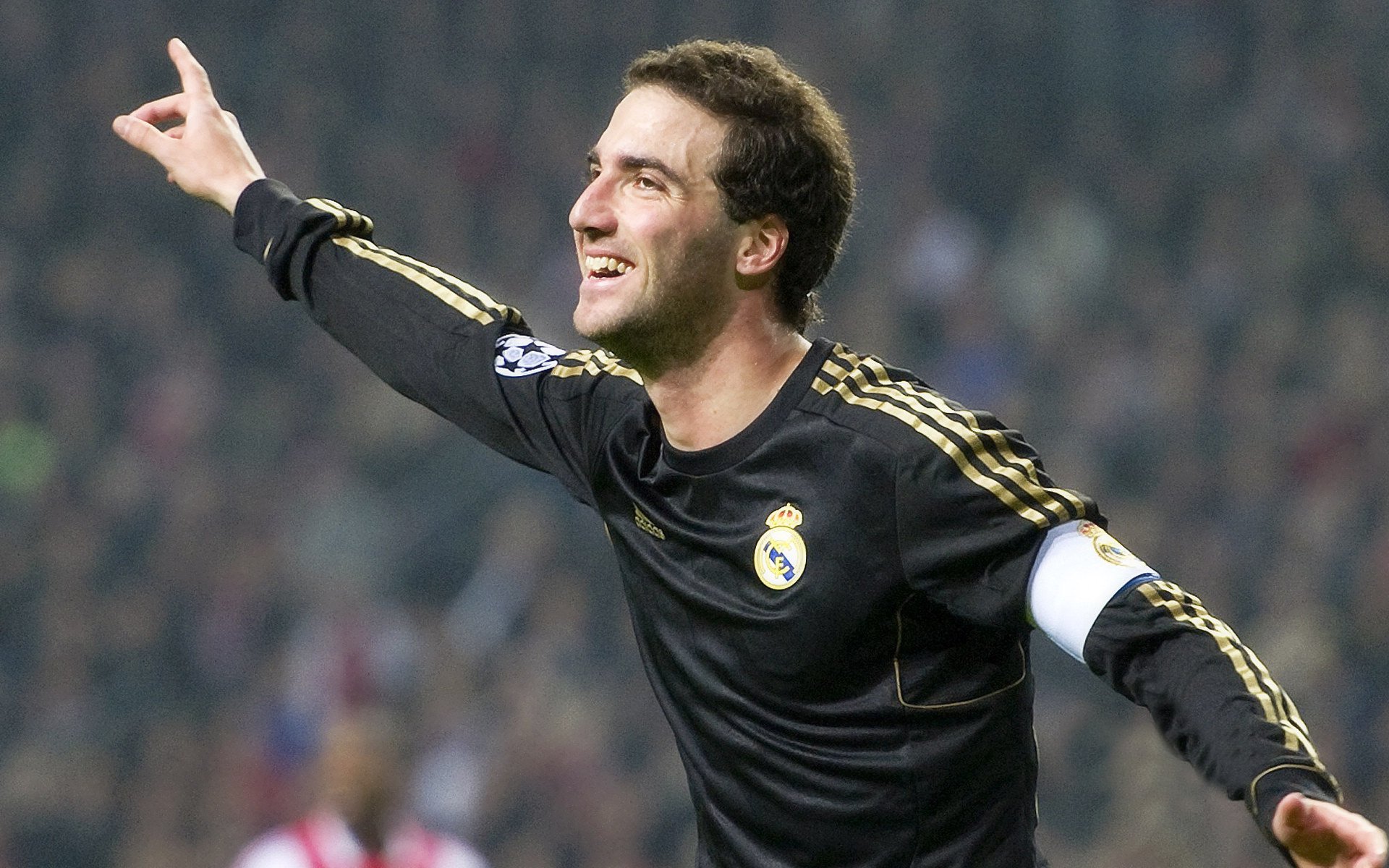 东方绿衫军神话破灭！郭艾伦关键一击，山东队完胜凯尔特人震撼篮坛